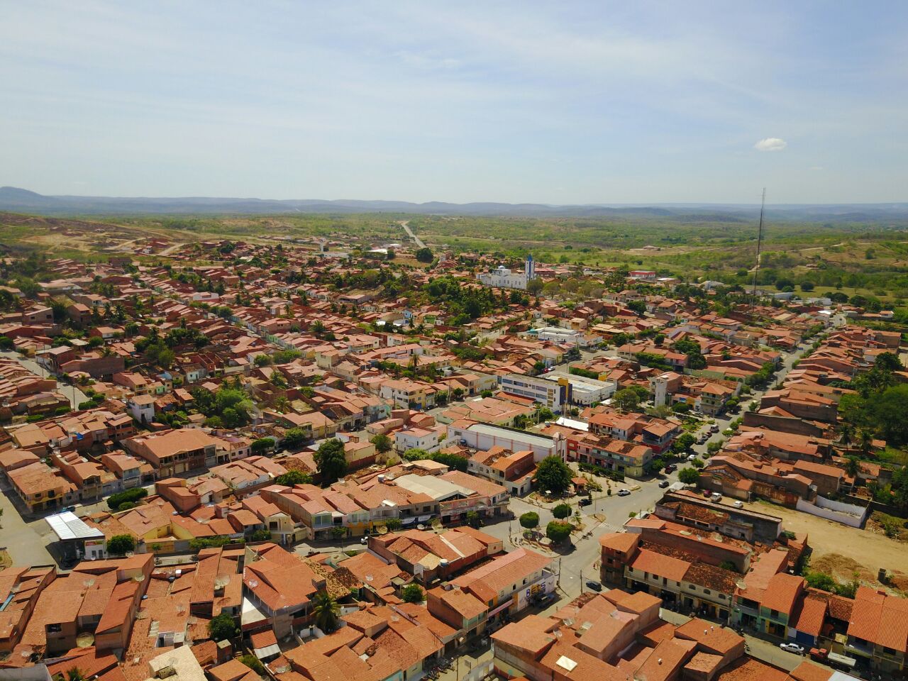 MP do Ceará aciona Justiça para que Arce e cooperativa de transporte regularizem frota intermunicipal e assegurem direitos de passageiros em Farias Brito